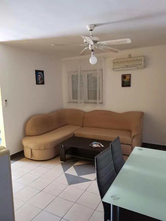 Apartment Robi Maslenica