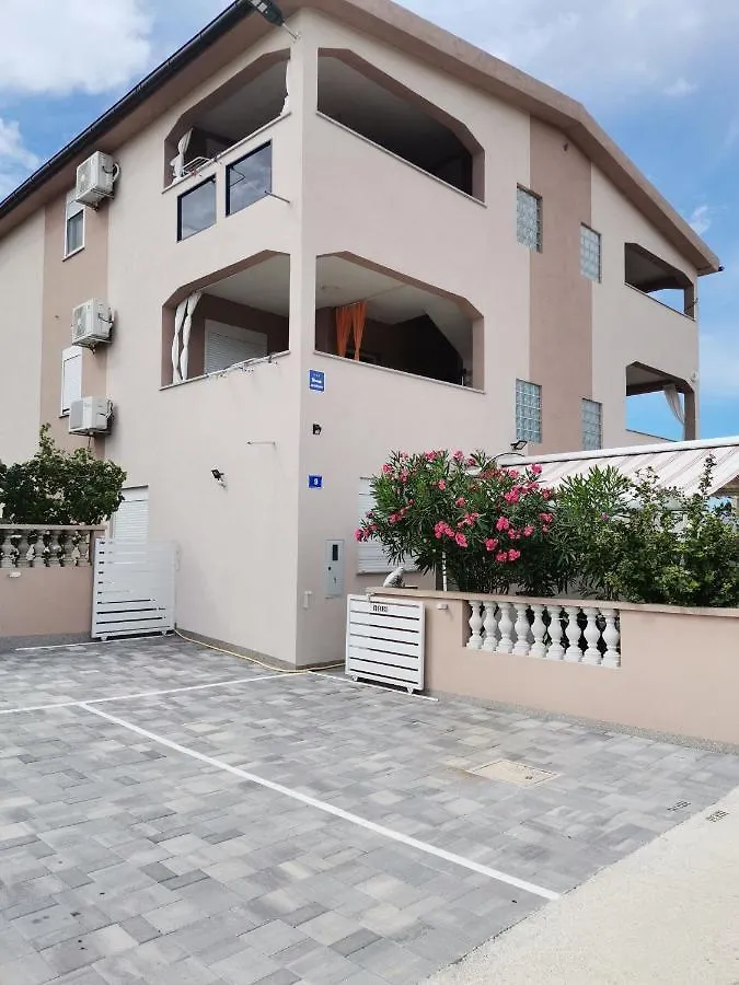Apartment Robi Maslenica