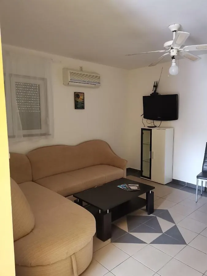 Apartment Robi Maslenica 0*,  Croatia