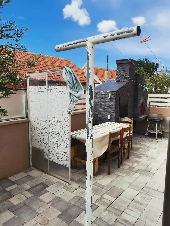Apartment Robi Maslenica 0*,