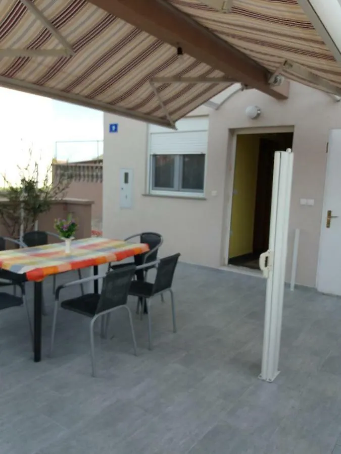 Apartment Robi Maslenica 0*,  Croatia
